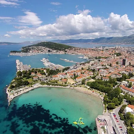 With A Parking Space - 13025 * Split